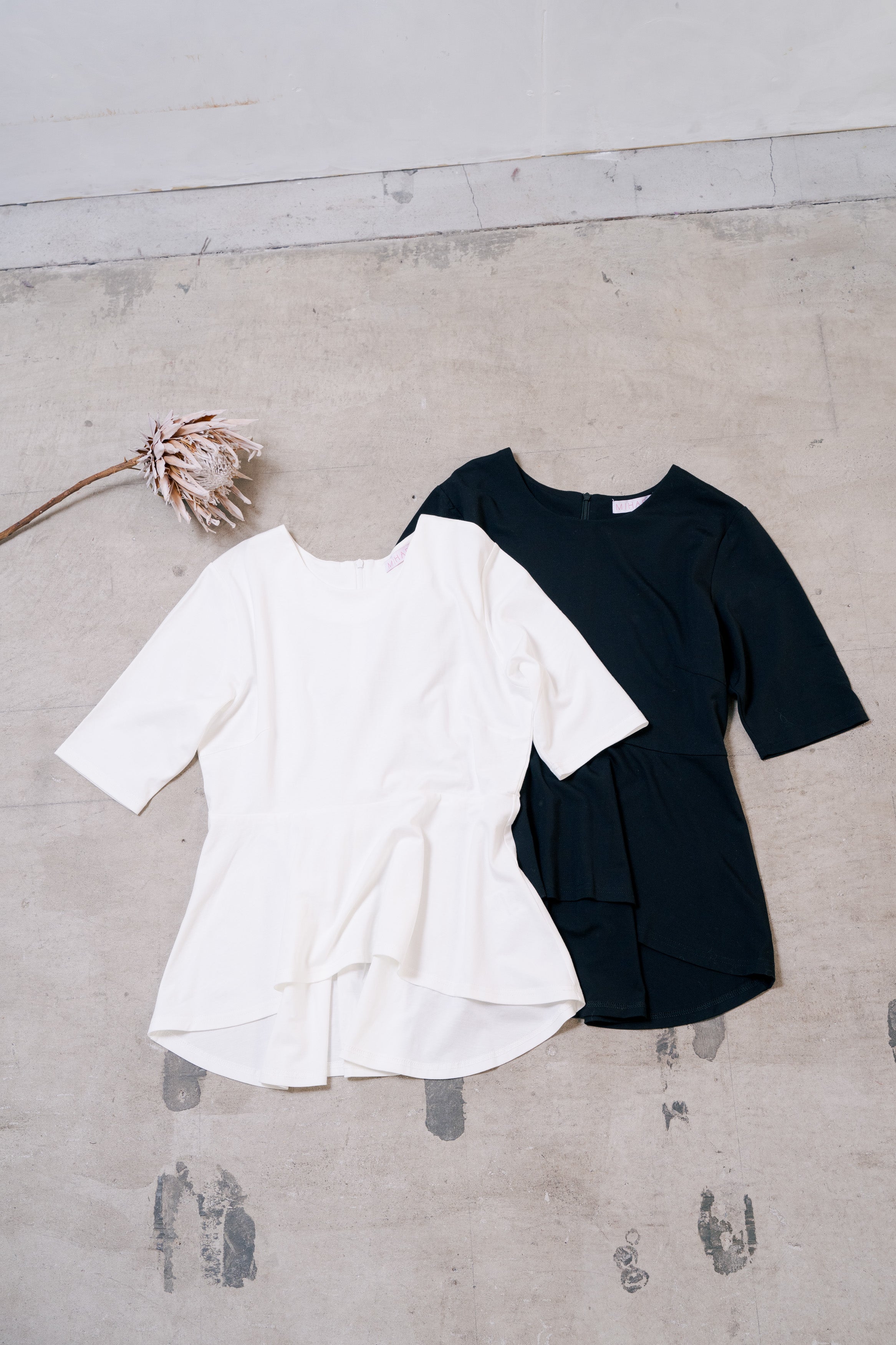 ペプラムTシャツ